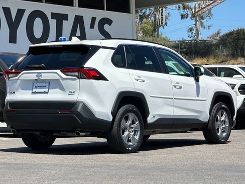 Used 2025 Toyota RAV4 XLE AWD/4WD image 5