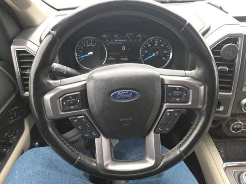 Used 2018 Ford Expedition Platinum image 41