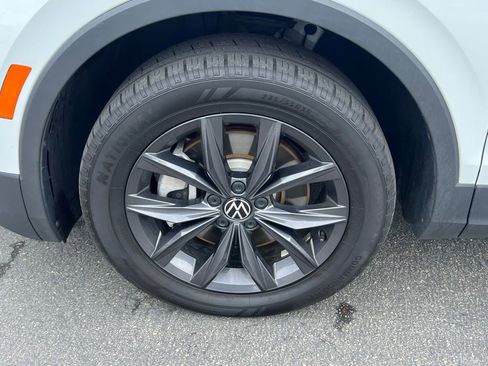 Used 2024 Volkswagen Tiguan SE image 11