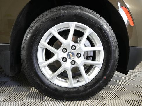 Used 2024 Chevrolet Equinox LT AWD/4WD image 11