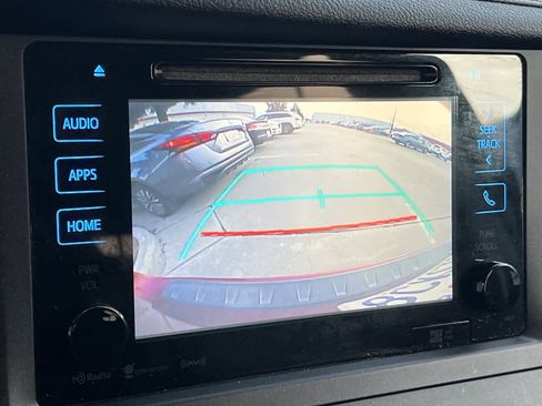 Used 2017 Toyota Sienna SE image 21