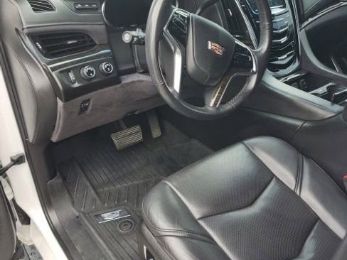 Used 2019 Cadillac Escalade Platinum AWD/4WD image 11