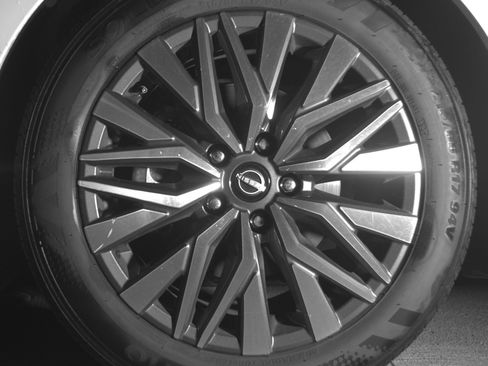 Used 2025 Nissan Altima 2.5 SV FWD image 12