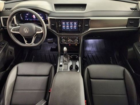Used 2023 Volkswagen Atlas SE w/ Panoramic Sunroof Package FWD image 4