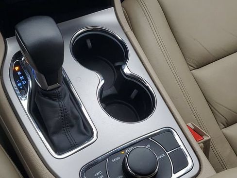 Used 2018 Jeep Grand Cherokee Limited AWD/4WD image 30