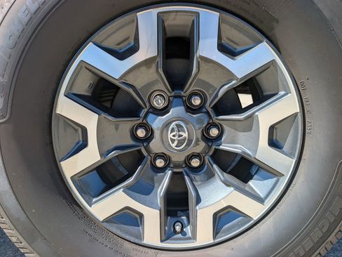 Used 2021 Toyota Tacoma TRD Off-Road image 7