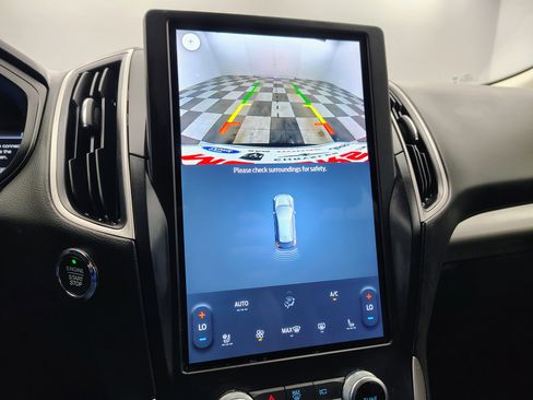 Used 2024 Ford Edge SEL w/ Convenience Package image 3