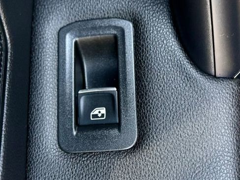 Used 2018 Volkswagen Tiguan SE image 29