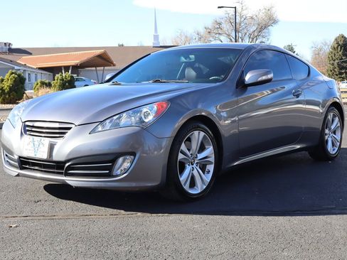 Used 2010 Hyundai Genesis 3.8 image 12