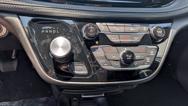 New 2027 Chrysler Pacifica Select FWD image 21