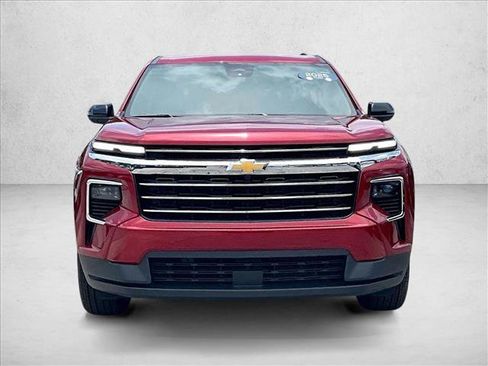 Used 2025 Chevrolet Traverse LT FWD image 3