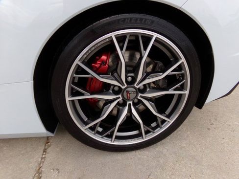 Used 2023 Chevrolet Corvette Stingray Premium Conv w/ Z51 Performance Package RWD image 11