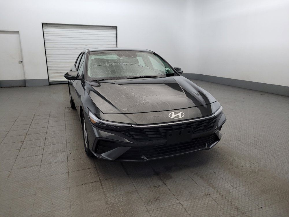 Used 2025 Hyundai Elantra SE FWD image 14