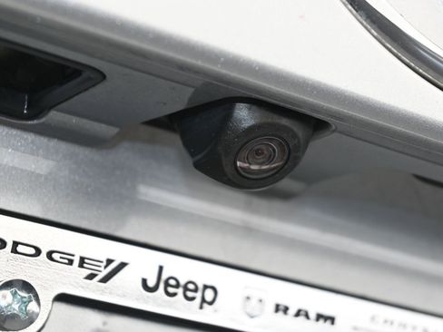 Used 2019 Toyota Highlander LE image 33