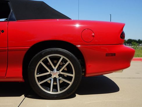 Used 2002 Chevrolet Camaro Z28 w/ SS Performance/Appearance Pkg RWD image 31