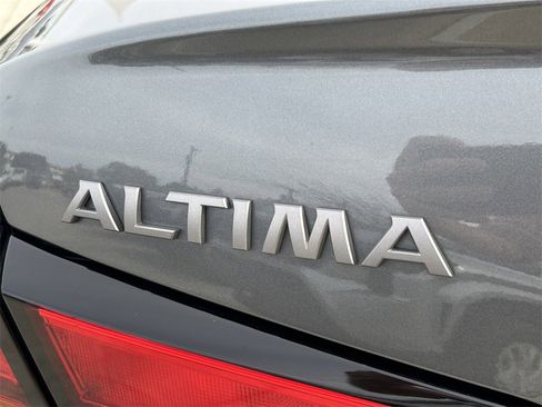 Used 2025 Nissan Altima 2.5 SV image 12