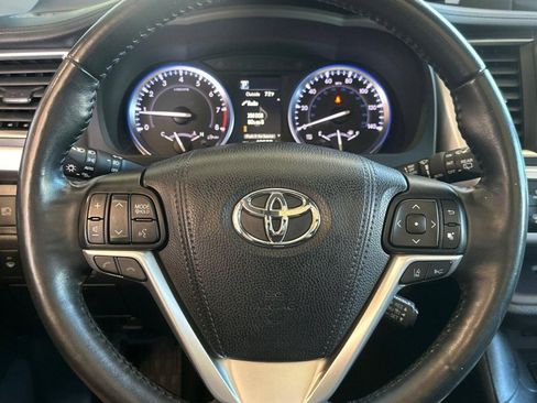 Used 2019 Toyota Highlander Limited Platinum AWD/4WD image 10