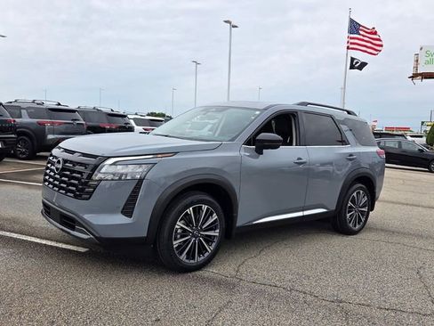 New 2026 Nissan Pathfinder Platinum w/ Cargo Package FWD image 3