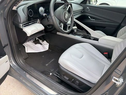 Used 2024 Hyundai Elantra Limited FWD image 2