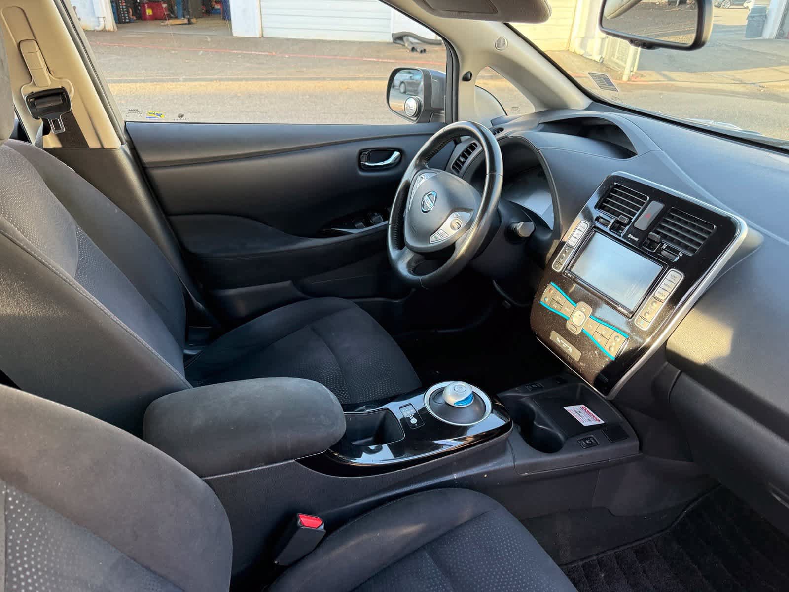 Used 2014 Nissan Leaf SV FWD image 5