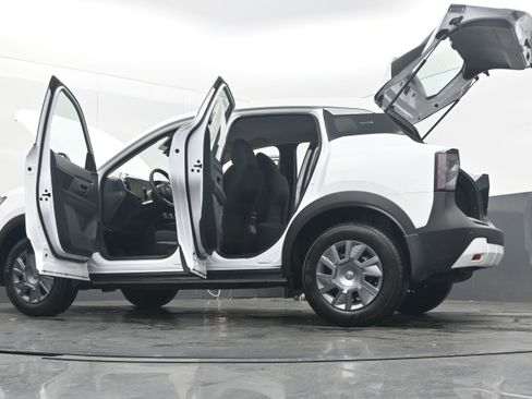 Certified 2025 Nissan Kicks S image 40