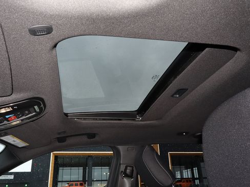 New 2025 Jeep Grand Cherokee Laredo X w/ Luxury Tech Group I image 14