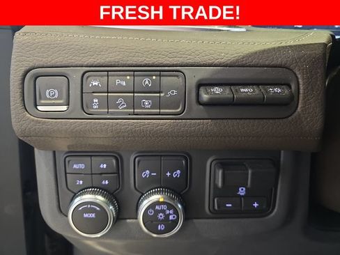 Used 2022 GMC Yukon Denali w/ Denali Premium Package AWD/4WD image 32