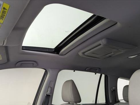 Used 2016 Honda Pilot Touring image 29