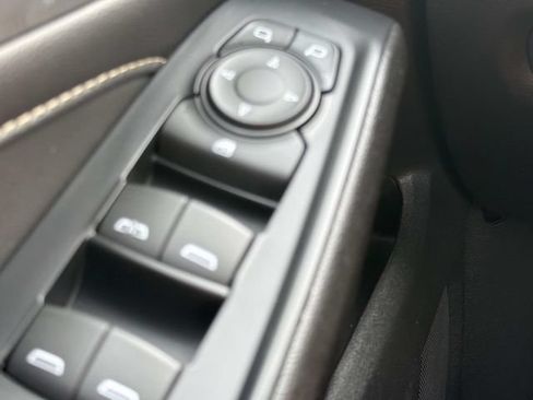 Used 2023 Chevrolet Traverse LT FWD image 26