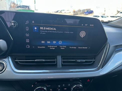 Used 2025 Chevrolet Trax LT w/ LT Convenience Package image 21