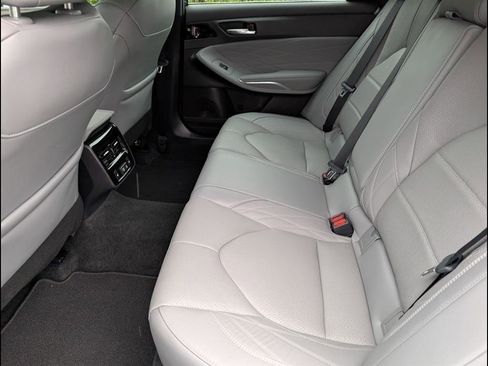 Used 2022 Toyota Avalon Limited image 11