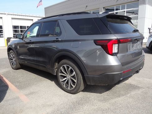 Used 2025 Ford Explorer ST-Line image 6