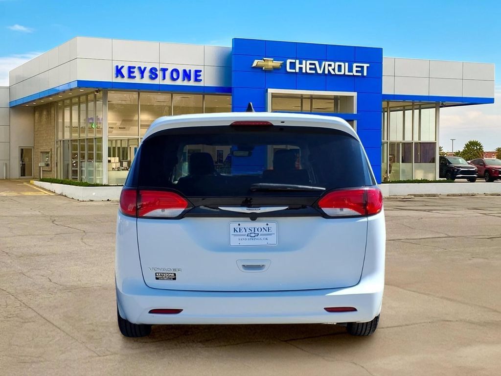 Used 2023 Chrysler Voyager LX FWD image 6