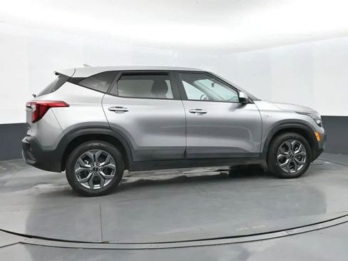 Used 2024 Kia Seltos LX image 4