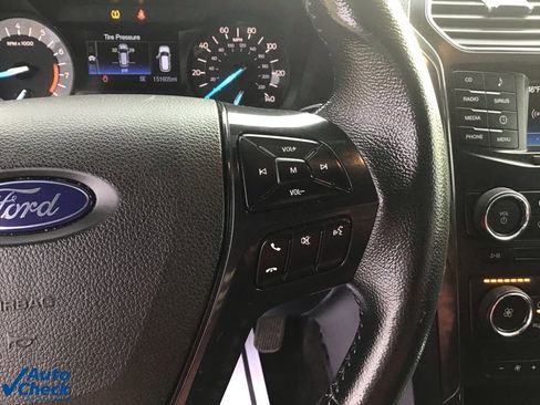 Used 2017 Ford Explorer XLT image 32