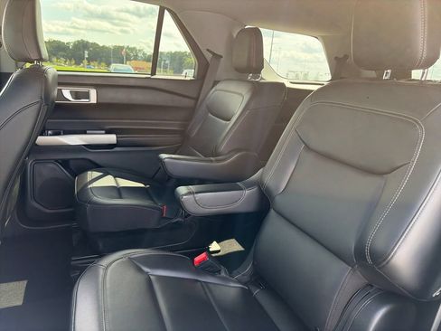 Used 2024 Ford Explorer XLT w/ Equipment Group 202A AWD/4WD image 27