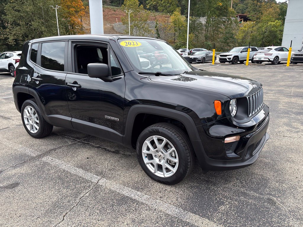 Used 2023 Jeep Renegade Latitude AWD/4WD image 7