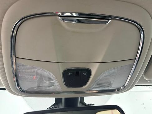 Used 2016 Jeep Cherokee Latitude w/ Cold Weather Group AWD/4WD image 31