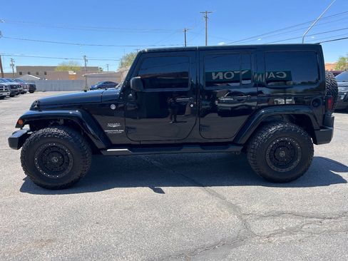 Used 2015 Jeep Wrangler Unlimited Sahara w/ Connectivity Group AWD/4WD image 9