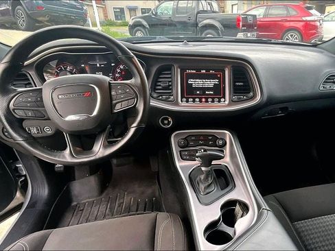 Used 2022 Dodge Challenger SXT w/ Driver Convenience Group image 15