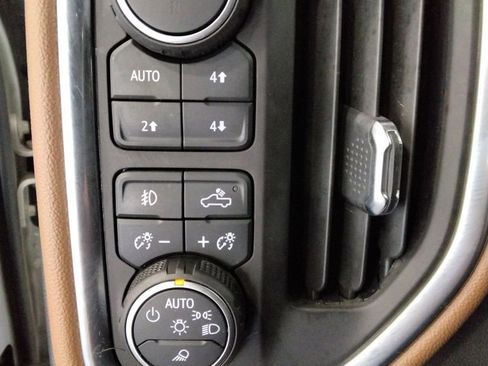 Used 2023 Chevrolet Silverado 2500 High Country w/ Technology Package image 15