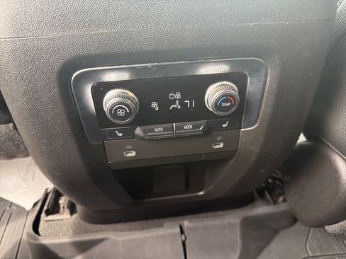 Used 2022 GMC Yukon Denali w/ Denali Premium Package RWD image 24