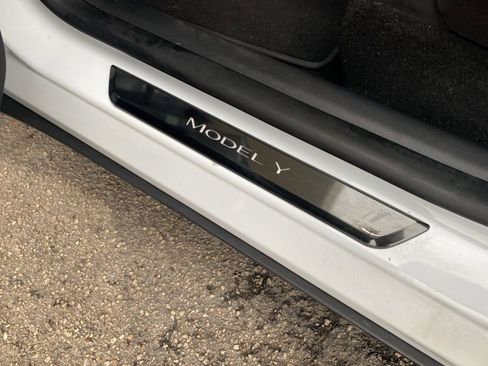 Used 2023 Tesla Model Y Long Range image 18