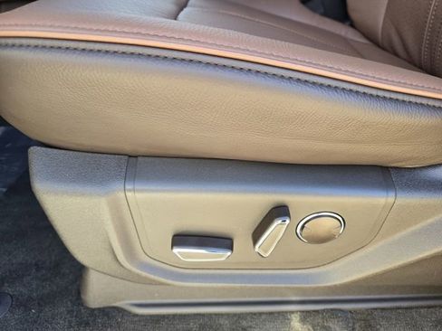 Used 2024 Ford Expedition King Ranch image 8