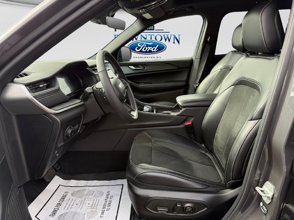 Used 2025 Jeep Grand Cherokee L Altitude AWD/4WD image 12
