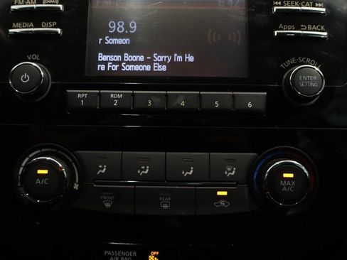 Used 2016 Nissan Rogue S AWD/4WD image 18