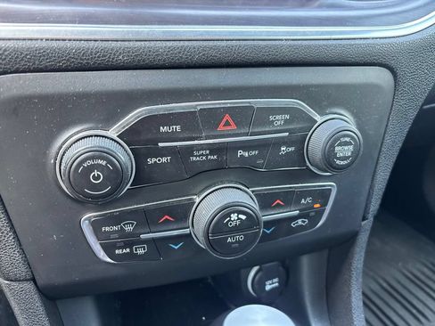 Used 2017 Dodge Charger R/T w/ Plus Group RWD image 13