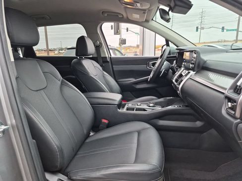 Used 2021 Kia Sorento S FWD image 28