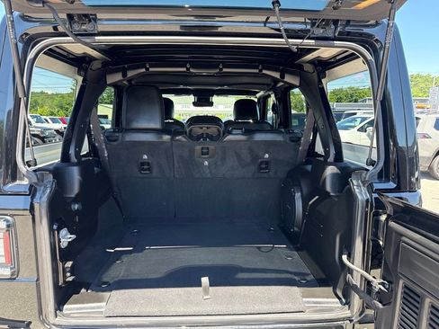 Used 2025 Jeep Wrangler Unlimited Rubicon AWD/4WD image 28