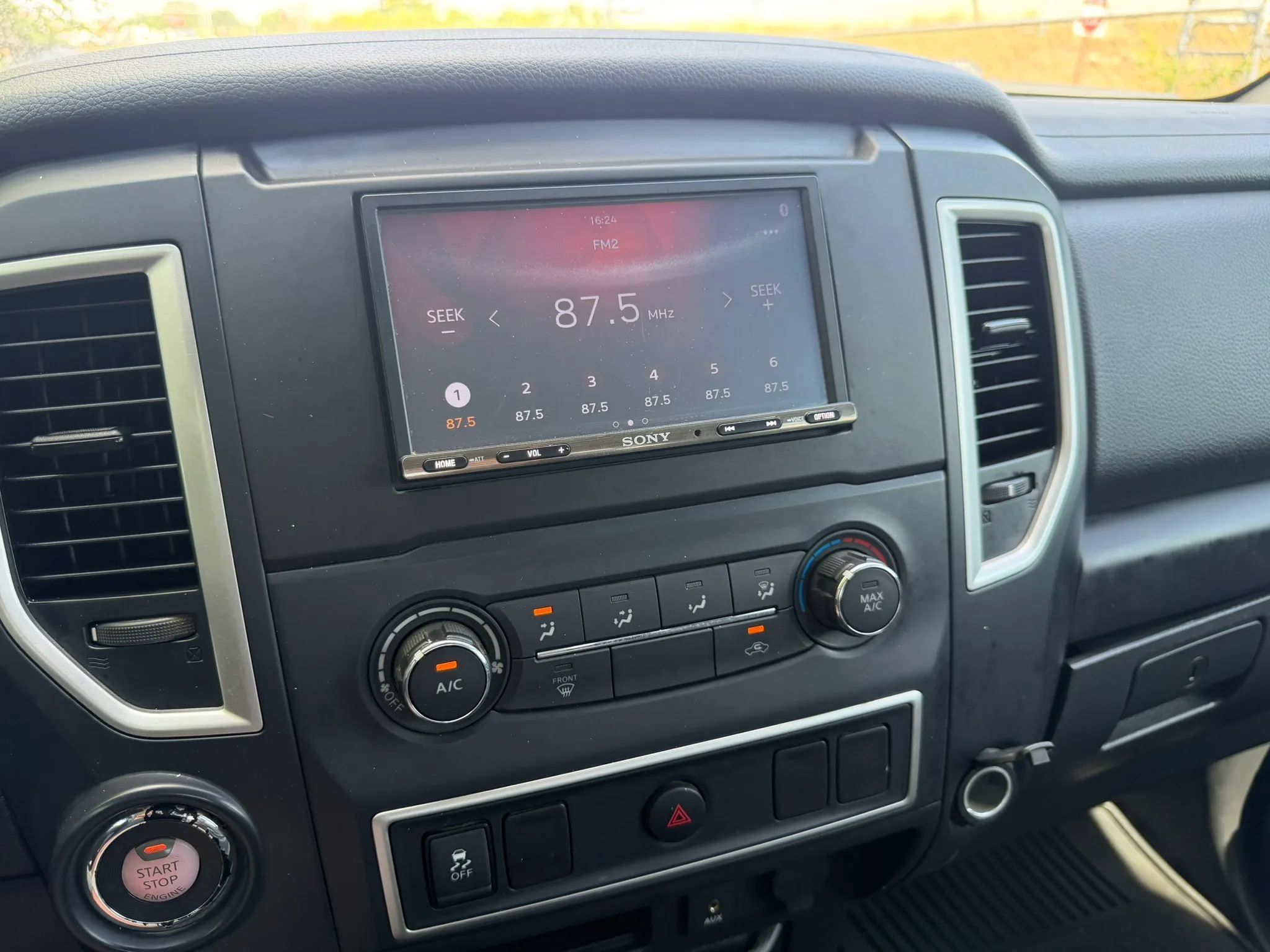 Used 2017 Nissan Titan S RWD image 11